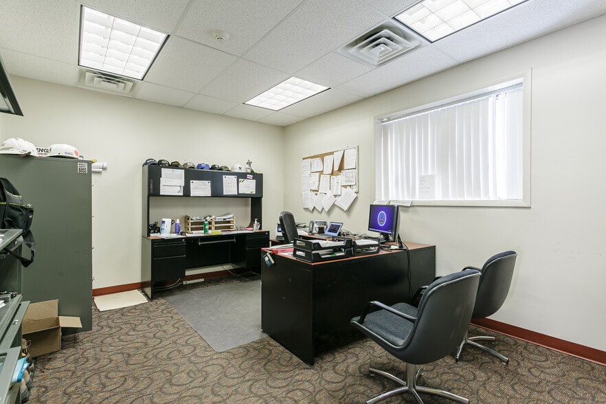 More Photos Of 636 W Washington St, Geneva Office For Sale
