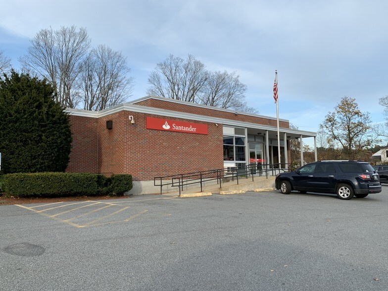 Primary Photo Of 1985 Lakeview Ave, Dracut Bank For Lease