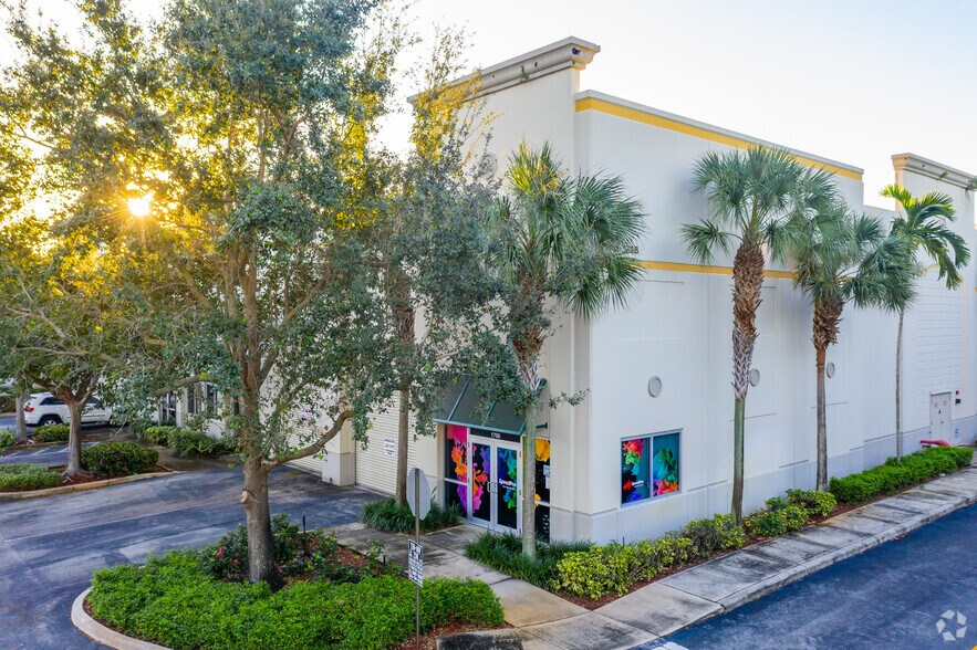 More Photos Of 1700-1778 N Commerce Pky, Weston Warehouse For Lease