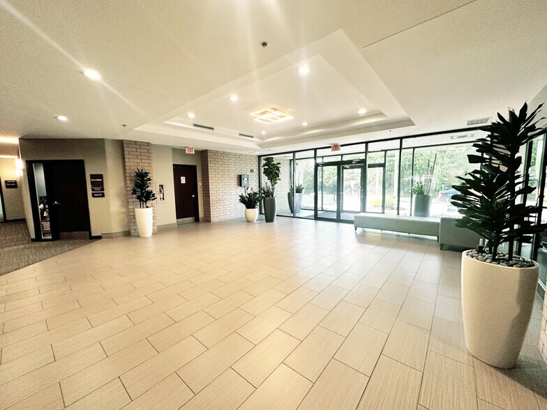 More Photos Of 3890 S Lindbergh Blvd, Sunset Hills Office For Lease