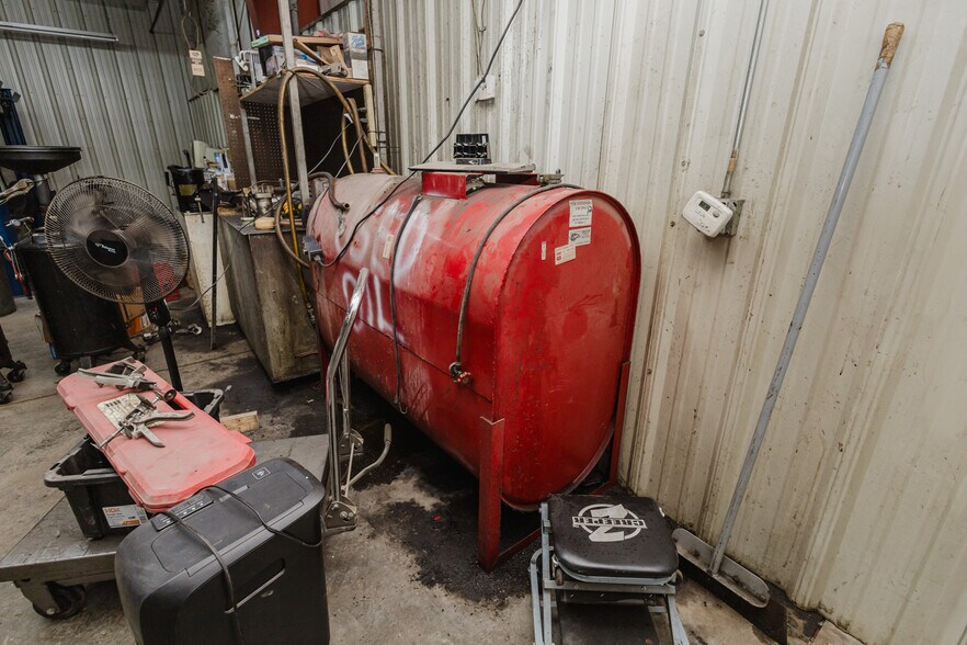 More Photos Of 2555 N Market St, Wichita Auto Repair For Sale