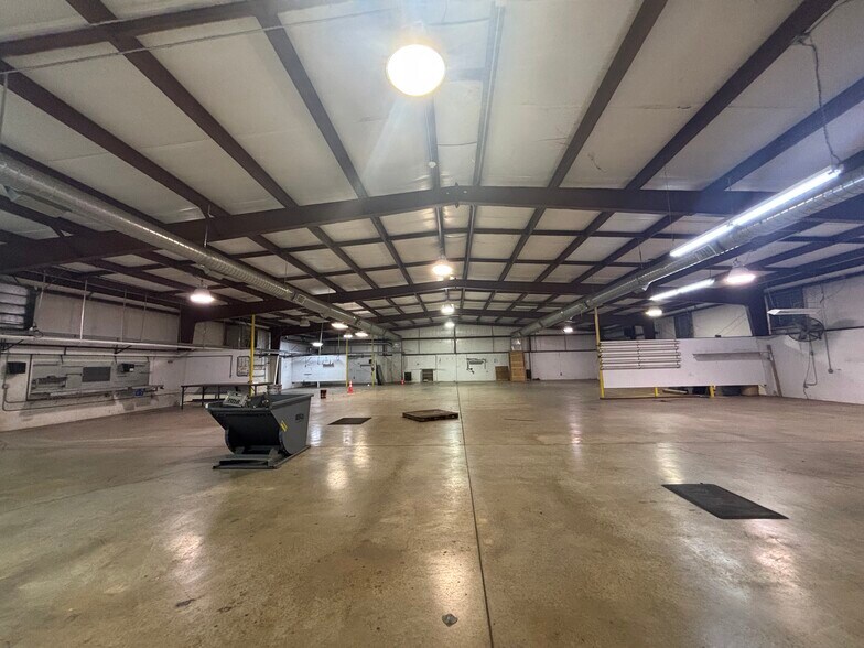 More Photos Of 140 Industrial Park Drive, Forsyth Warehouse For Sale