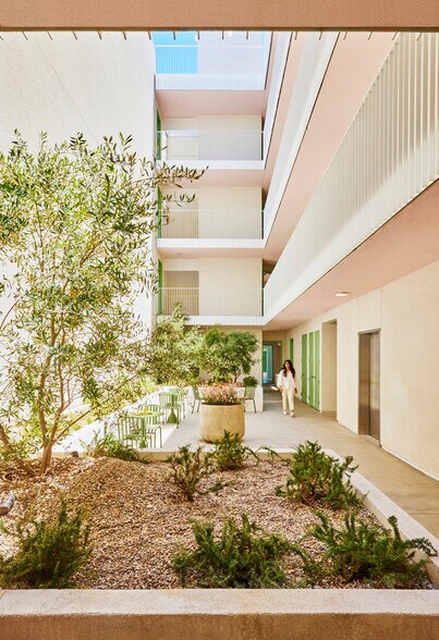 More Photos Of 636 N Juanita Ave, Los Angeles Apartments For Sale