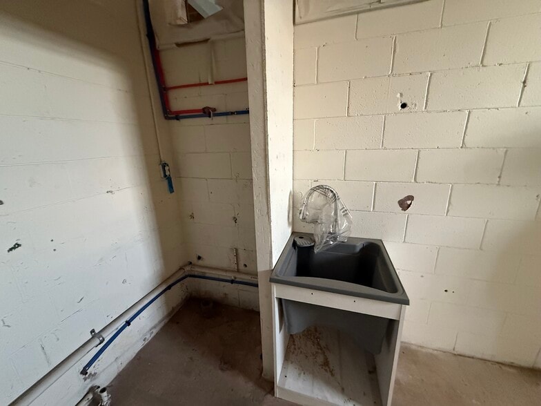 More Photos Of 200 S State Ave, Indianapolis Flex For Sale