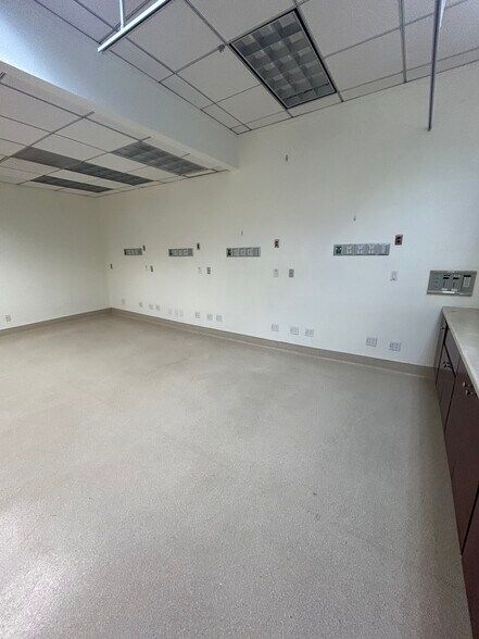 More Photos Of 50 N La Cienega Blvd, Beverly Hills Coworking Space