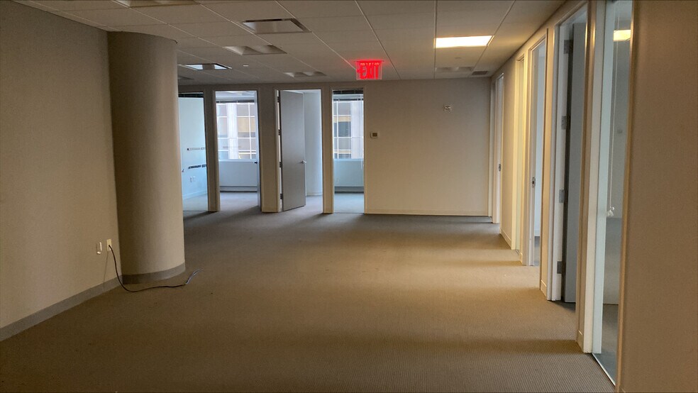 More Photos Of 805 Third Ave, New York Office For Lease
