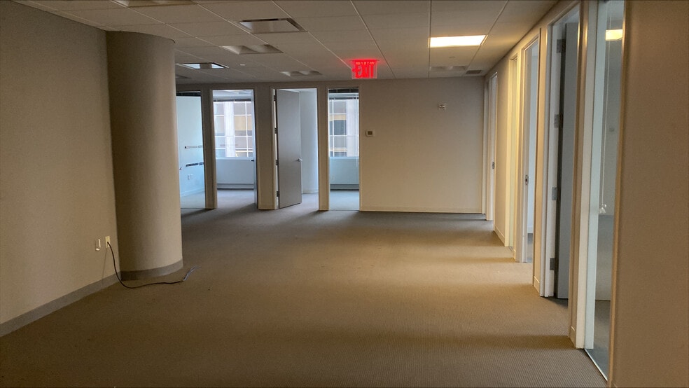 More Photos Of 805 Third Ave, New York Office For Lease