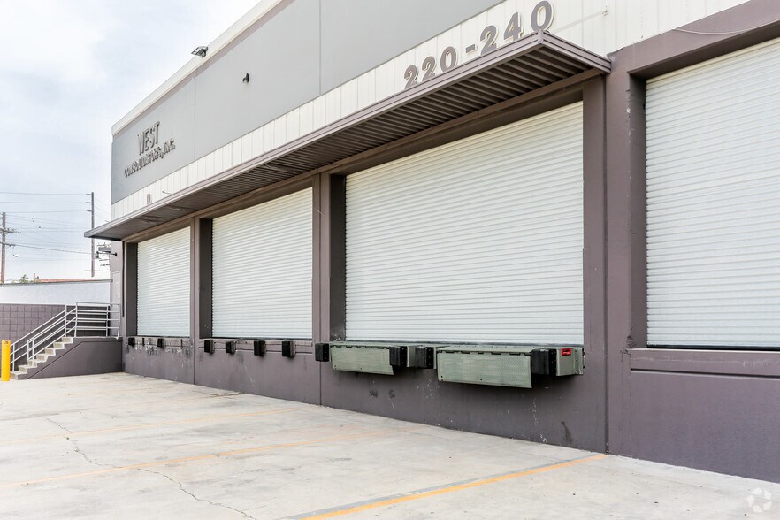 More Photos Of 220-240 W Ivy Ave, Inglewood Truck Terminal For Lease