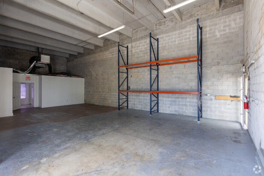 More Photos Of 3130 W 84th St, Hialeah Warehouse For Lease