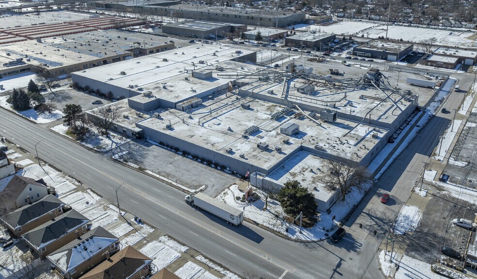 More Photos Of 1900 S 25th Ave, Broadview Manufacturing For Lease