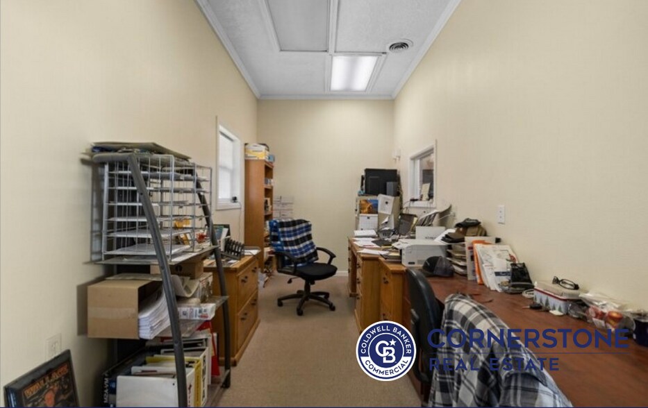 More Photos Of 1121 S Main St, Buffalo Service Station For Sale