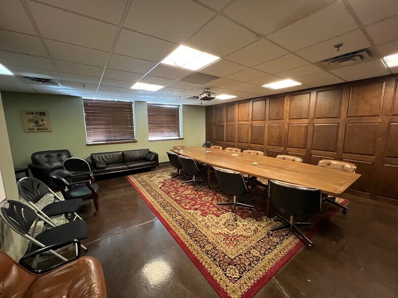 More Photos Of 2617 E Hennepin Ave, Minneapolis Flex For Sale