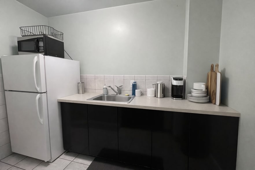 More Photos Of 18-54 43rd St, Astoria Warehouse For Lease