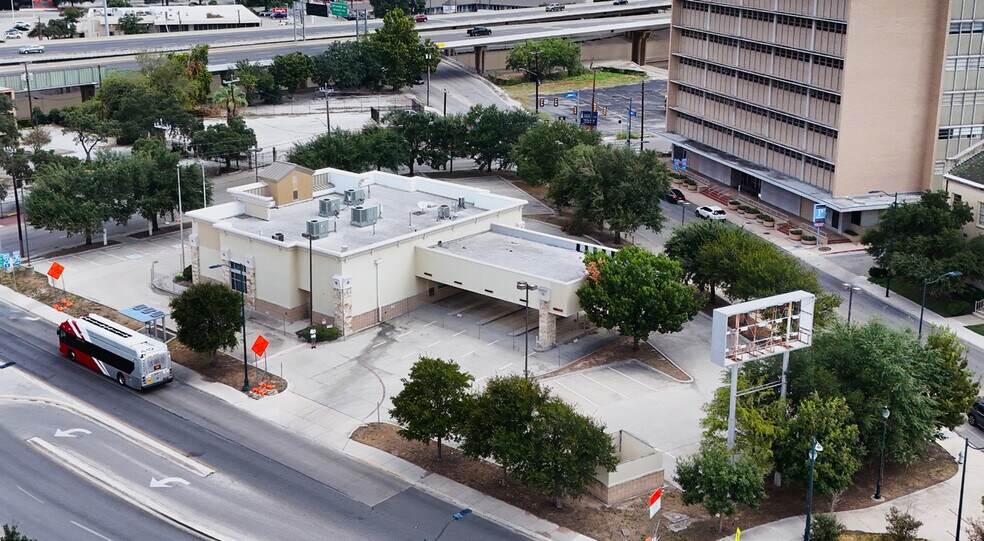 More Photos Of 103 W Quincy St, San Antonio Bank For Lease