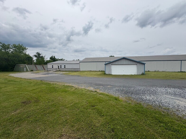 More Photos Of 2020 Chambersburg Rd, Gettysburg Warehouse For Lease