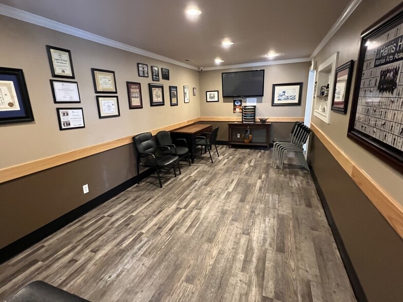 More Photos Of 211 W Dunbar Cave Rd, Clarksville Warehouse For Sale