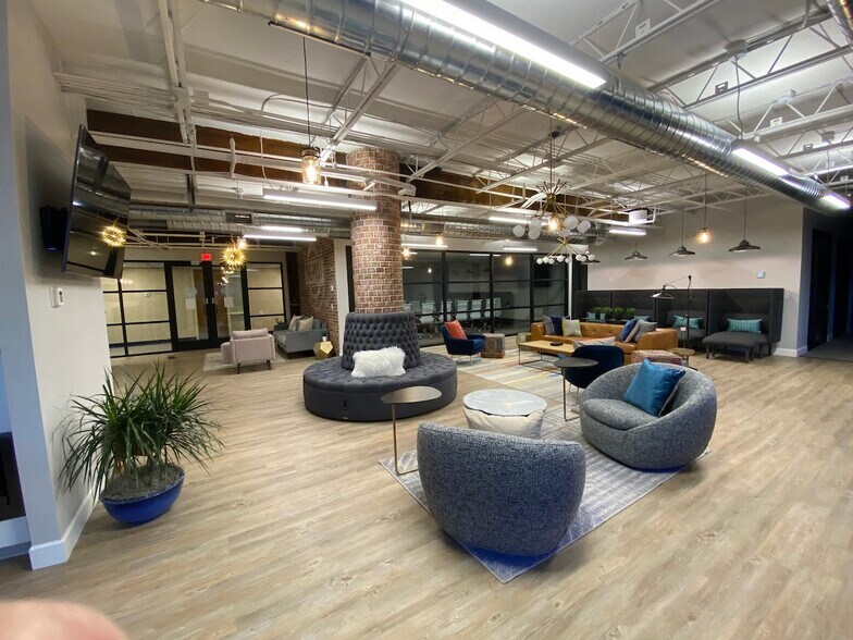 More Photos Of 7400 N Oracle Rd, Tucson Office For Sale