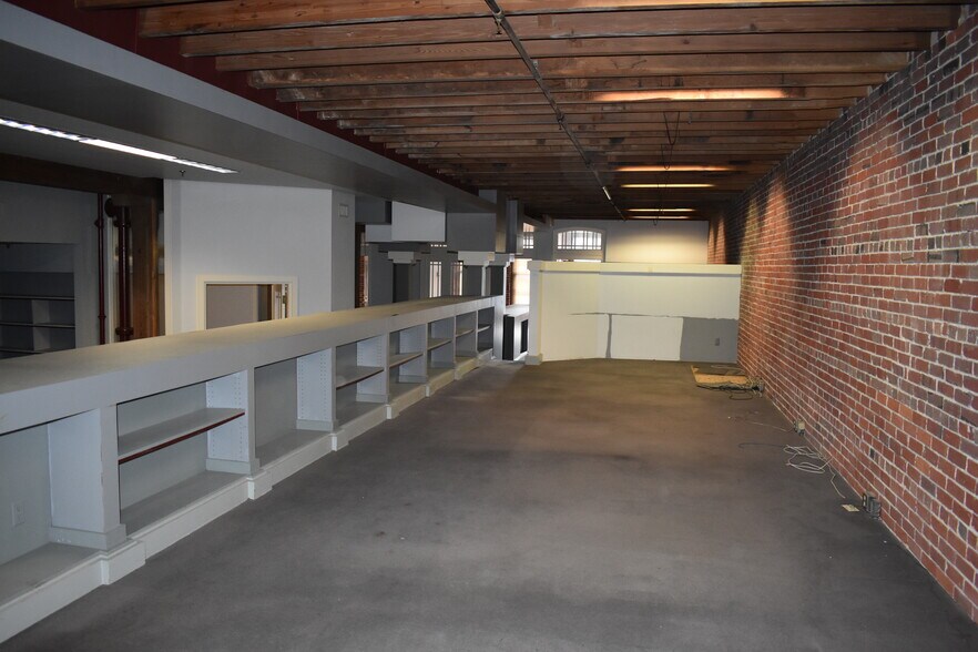 More Photos Of 250-260 Commerce St, Montgomery Medical For Sale