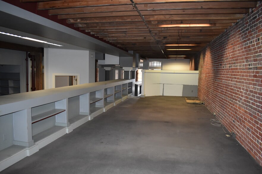 More Photos Of 260 Commerce St, Montgomery Medical For Sale