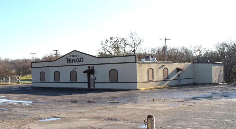 More Photos Of 4201 Benbrook Hwy, Fort Worth Sports And Entertainment For Lease