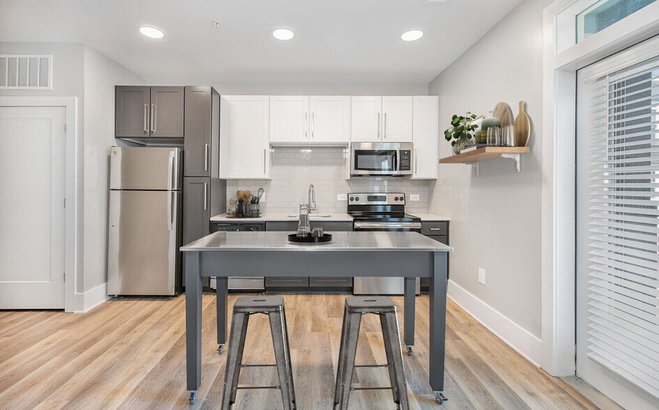 More Photos Of 725-735 Coleman Blvd, Mount Pleasant Apartments For Lease