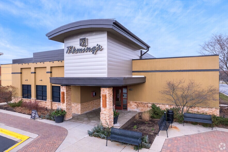 More Photos Of 930 Milwaukee Ave, Lincolnshire Unknown For Lease