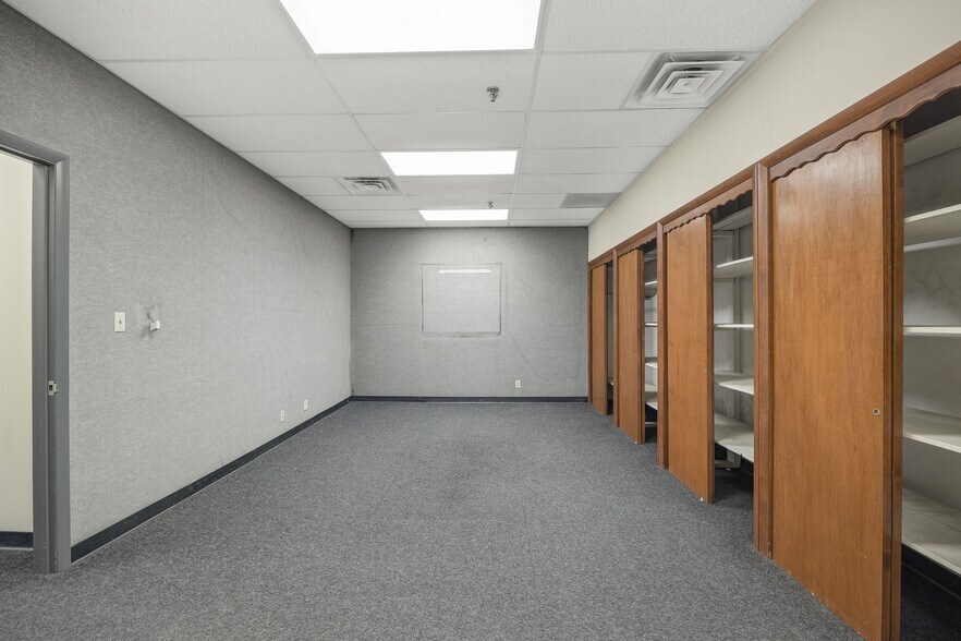 More Photos Of 4811 Easton Rd, Saint Joseph Industrial For Lease