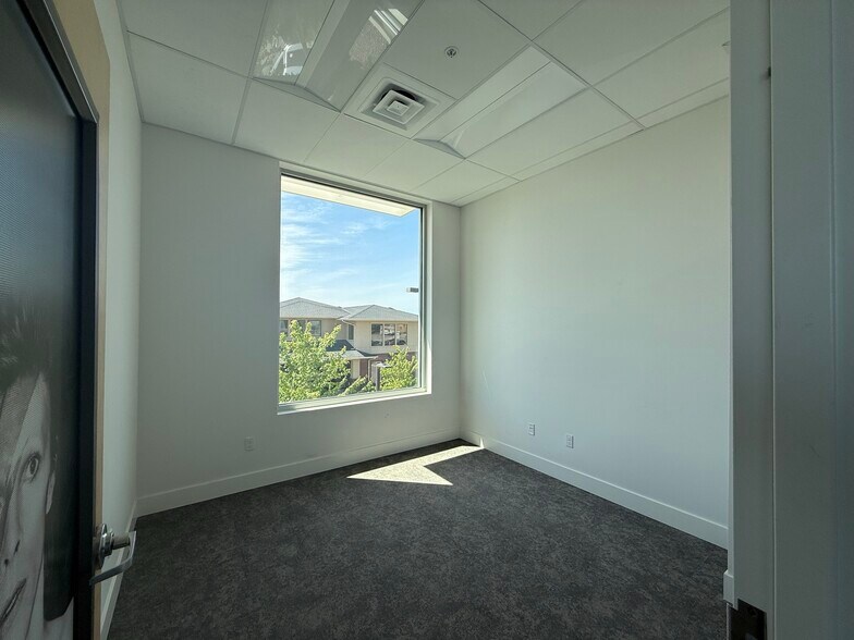 More Photos Of 9425 Sandifur Pky, Pasco Office For Lease