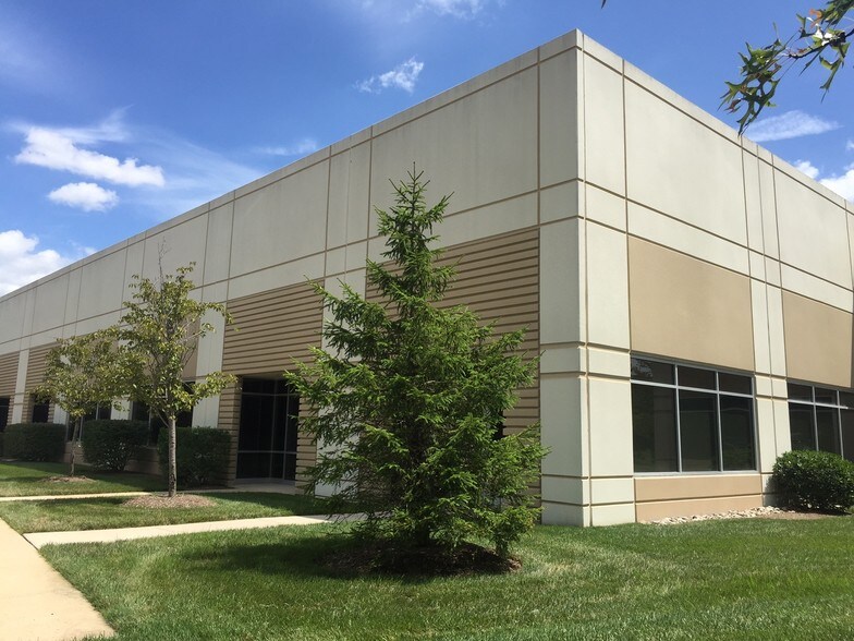 More Photos Of 4170 Lafayette Center Dr, Chantilly Light Distribution For Lease