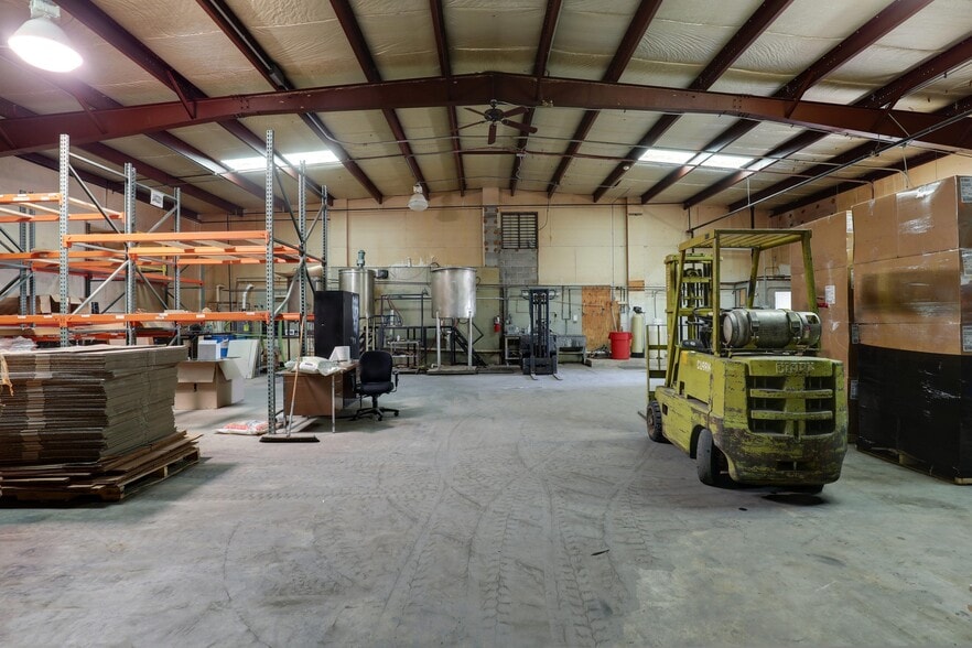 More Photos Of 627 5th St, Quincy Industrial For Sale