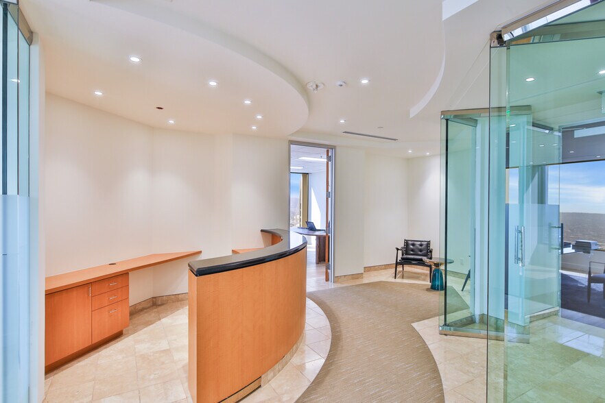 More Photos Of 707 Wilshire Blvd, Los Angeles Office For Lease