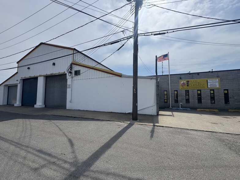 Primary Photo Of 131 Akron St, Lindenhurst Warehouse For Sale