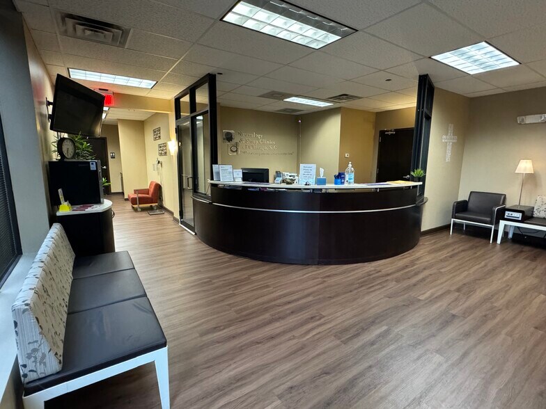 More Photos Of 1305-1365 Wiley Rd, Schaumburg Office For Lease