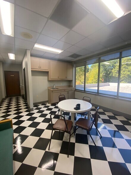 More Photos Of 200 Forest Hills Rd W, Wilson Bank For Sale