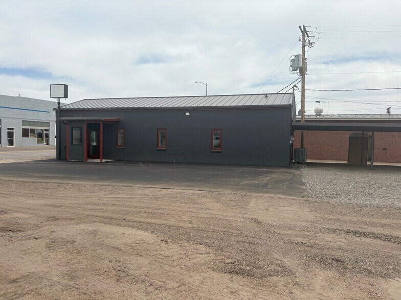 More Photos Of 212 W 1st St, Ogallala Office For Sale