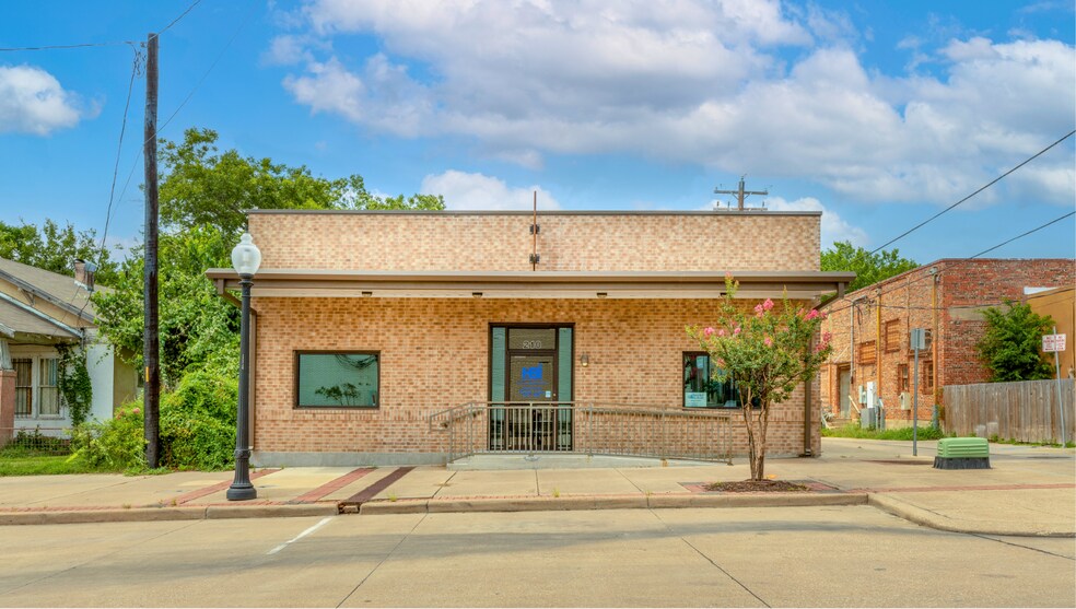 Primary Photo Of 210 W 24th St, Bryan Office For Lease