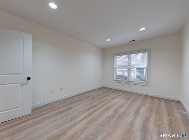 More Photos Of 225 Oakland Rd, South Windsor Office For Sale