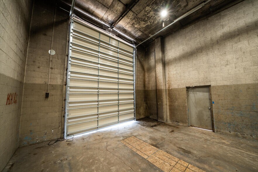 More Photos Of 225 N Highway 91, Summit Service For Lease