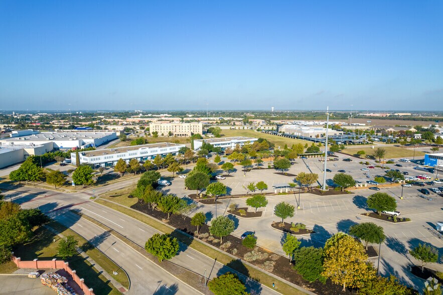 More Photos Of 2001 Central Cir, McKinney Light Manufacturing For Lease