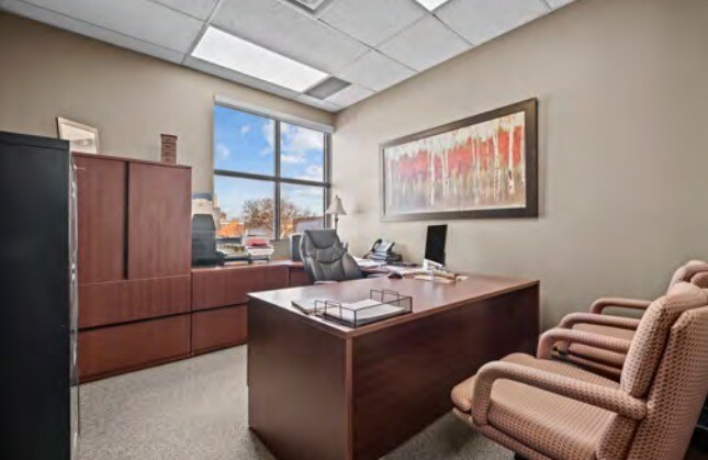 More Photos Of 2145 Dunwin Dr, Mississauga Office For Sale