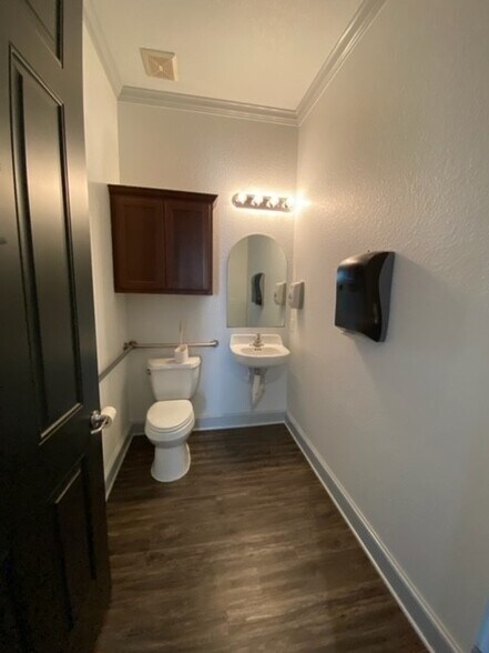 More Photos Of 11123 McCracken Cir, Cypress Office For Sale