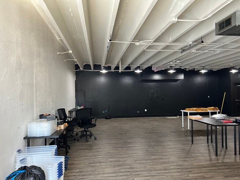 More Photos Of 440-448 S Main St, Englewood Unknown For Lease