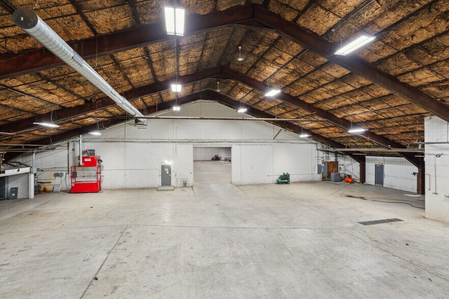 More Photos Of 410 Rath St, Waterloo Industrial For Lease