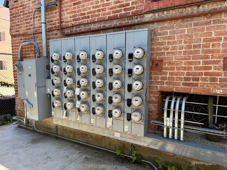 More Photos Of 233 N Kenmore Ave, Los Angeles Apartments For Sale