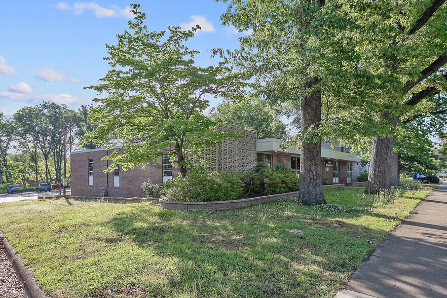 More Photos Of 214 Hawkins Ave, Sanford Medical For Sale