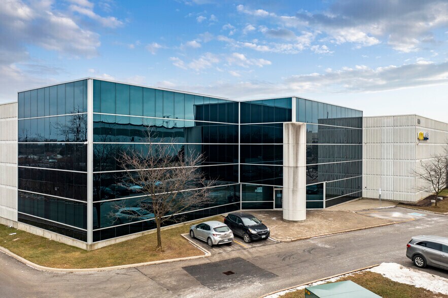 More Photos Of 835 Intermodal Dr, Brampton Distribution For Lease