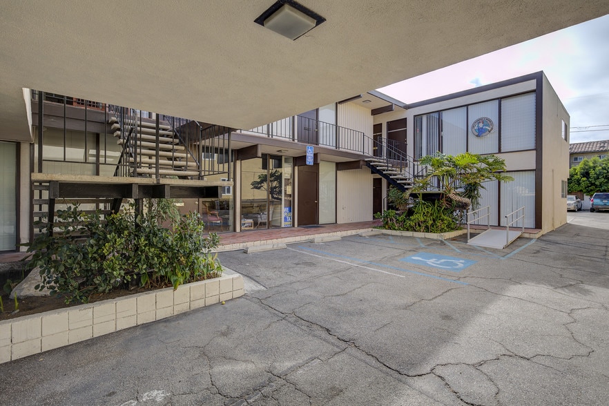 More Photos Of 713 S Pacific Coast Hwy, Redondo Beach Loft Creative Space For Lease