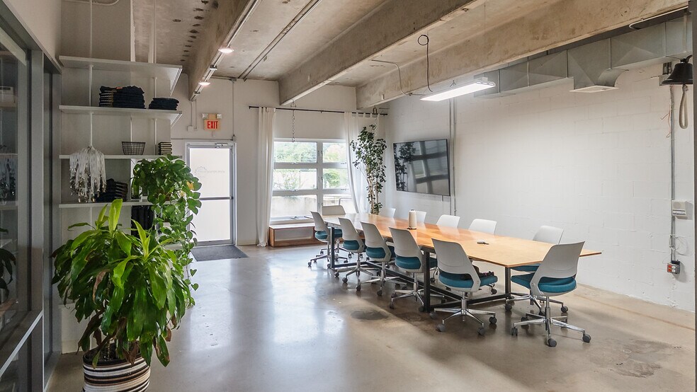 More Photos Of 3000 E Cesar Chavez St, Austin Office For Lease