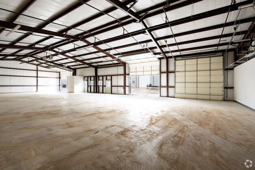 More Photos Of 901 Eight Twenty Blvd, Fort Worth Warehouse For Lease