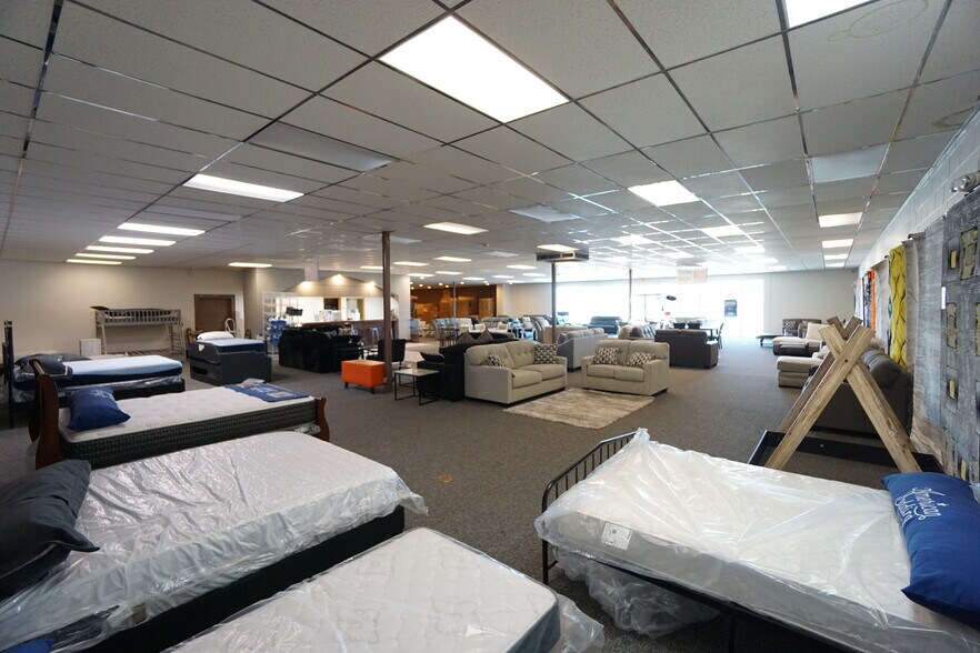 More Photos Of 802 E Nob Hill Blvd, Yakima Freestanding For Lease